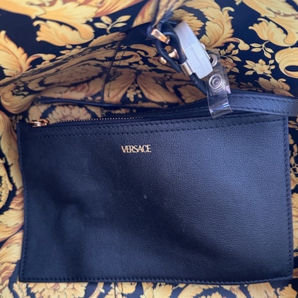 NWOT WOMEN'S VERSACE TOTE SHOULDER BAG WITH ADDITIONAL ATTACHED VERSACE  PURSE - Picture 13 of 16
